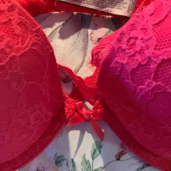 Victoria Secret Women’s  Red Bra Size 34 C - Picture 3 of 11
